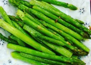 Hướng dẫn công thức làm món măng tây xào tỏi ngon đơn giản tại nhà