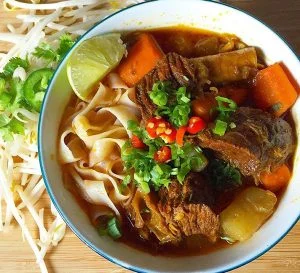 Hướng dẫn cách nấu thịt bò sốt vang ăn bún đúng chuẩn trong 1 nốt nhạc