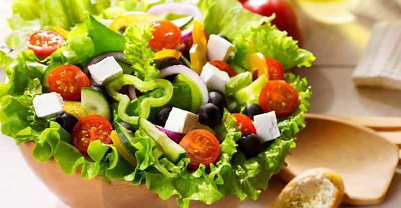 Giảm béo ăn gì? Nguyên liệu nên và không nên dùng cho món salad giảm cân