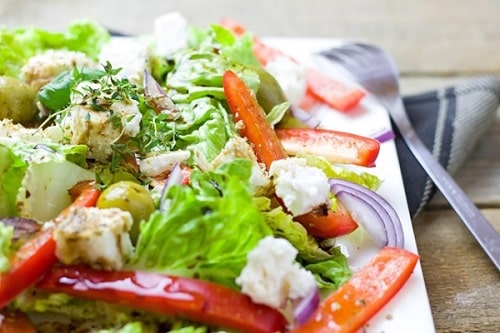 Đồ ăn sáng nhanh gọn với salad thập cẩm