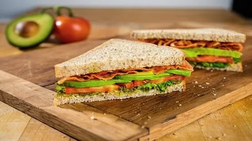 Đồ ăn sáng nhanh gọn với bánh mì kẹp