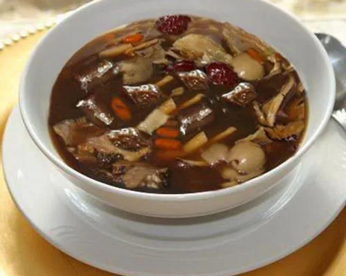 Canh nấm linh chi, kỷ tử và nhân sâm