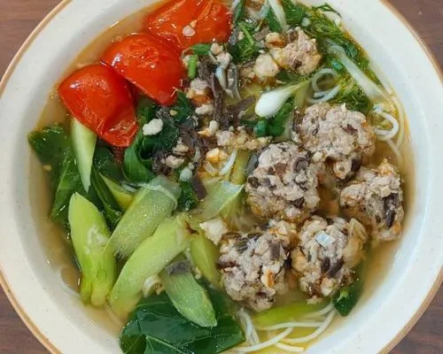 Bún mọc tôm nấu cải làn