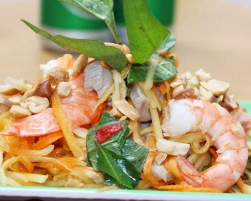 Gỏi tôm thịt rau răm